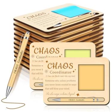 Imagem de Kosiz 30 peças de presentes de coordenador de caos de Natal, porta-notas adesivas de madeira com notas e canetas esferográficas, presentes de agradecimento de Natal com bloco de notas e suporte de