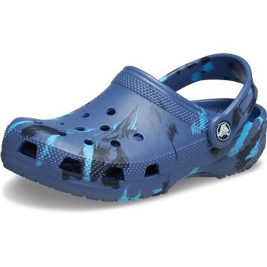 Imagem de Crocs Tamanco tie-dye clássico marmorizado (criança pequena/criança grande) azul marinho/multi 4 criança grande M