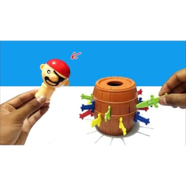 Imagem de Pula Pirata Barril Grande Brinquedo Infantil com 16 Espadas Coloridas Jogo de Mesa Educativo para Crianças Familiar até 4 Jogadores