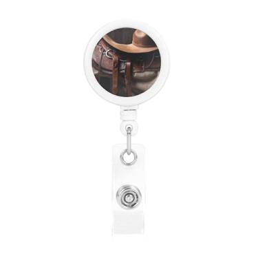 Imagem de Selim de cavalo com um chapéu de caubói retrátil selvagem, suporte de crachá resistente com clipe de cinto, cordão retrátil, porta-cartão de identificação com chaveiro, clipes de crachá de nome para