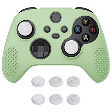 Imagem de eXtremeRate PlayVital Matcha Green 3D Studded Edition Capa de silicone antiderrapante para controle Xbox Series X/S, capa protetora de borracha macia para controle sem fio Xbox Core com tampas de aperto de polegar