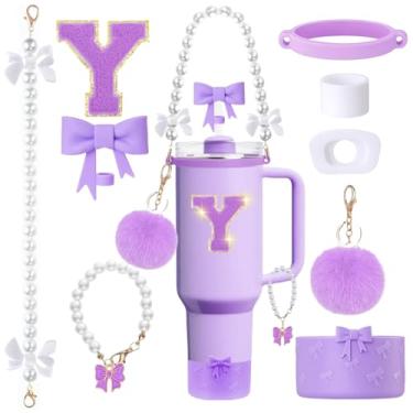 Imagem de MOTEERLLU Conjunto de acessórios de copo Stanley roxo de 9 peças para copo de 850 g 1,842 g com alça, incluindo enfeite de palha de arco e bota, alça de alça de pérola e pingente de alça, adesivo de