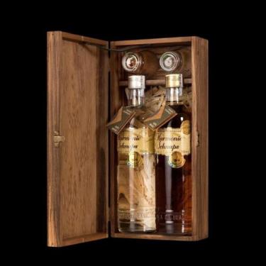 Imagem de Kit 2 Cachaças Harmonie Shnaps 700ml e 2 Copos em Estojo de Madeira - 