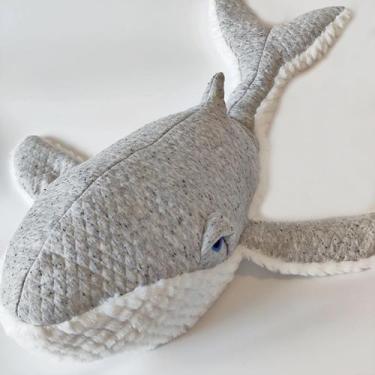 Imagem de Bicho de pelúcia pesado Deia's Toys Whale 2,27 kg para todas as idades