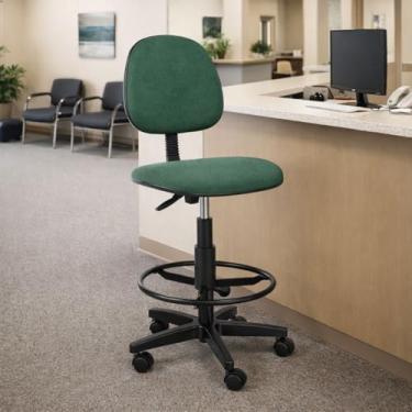 Imagem de Cadeira Caixa Alta Executiva Verde com Rodízios e Regulagem de Altura Aro Apoio para Pés Estrutura Resistente para Uso Profissional em Balcões, Recepção e Escritório Suporta 120kg