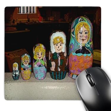Imagem de 3dRose Mouse pad LLC 20,3 x 20,3 cm x 0,65 cm, um conjunto de cinco bonecas russas empilhando dois meninos e duas meninas e uma mamãe (mp_48311_1)