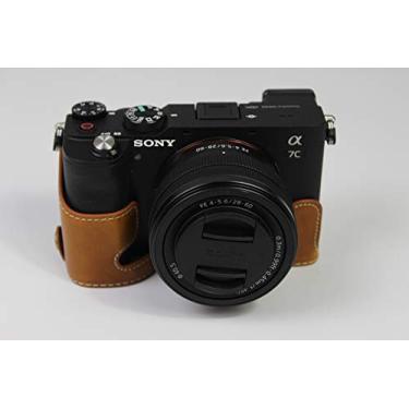 Imagem de Capa A7C, capa BolinUS feita à mão de couro PU meia câmera versão abertura inferior para Sony Alpha A7C com alça de mão (marrom)