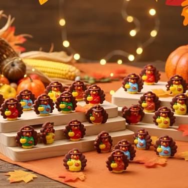 Imagem de Domensi 100 peças mini estatuetas de peru de ação de graças, figura minúscula de abóbora de peru para esconder e procurar, estátua de pequeno peregrino, galinha para festa de Ação de Graças, presente