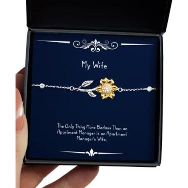 Imagem de Presentes brilhantes para esposa, The Only Thing More Badass Than an Apartment Manager is an Apartment, Bracelete engraçado de girassol para esposa do marido