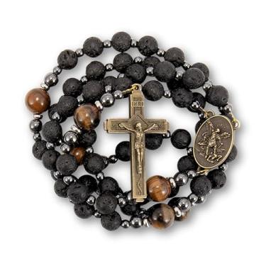 Imagem de Rosário preto de pedra vulcânica para homens, colar de rosário católico com medalha de santo e cruz, colar de rosário forte com contas de olho de tigre amarelo em caixa de presente portátil, 52 cm