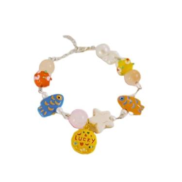 Imagem de Pulseira colorida com tema do oceano com pingentes de peixe, contas de pérola, pingente de estrela amarela, design de peixe laranja e azul