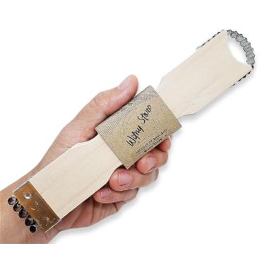 Imagem de Grater de coco WitnyStore – Ferramenta de cozinha vintage – Estilo tradicional tailandês multiuso fácil de usar raspador portátil de madeira e triturador para carne de coco fresca ou bebê, Wooden 7