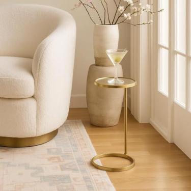 Imagem de TEHOME Mesa de bebidas de vidro dourado de metal Martini redonda pequena mesa lateral para sofá de vidro temperado em forma de C para sofá 25,4 cm de diâmetro, 62,4 cm A