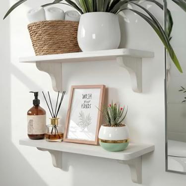 Imagem de Prateleiras de parede brancas de madeira real para banheiro - 43 cm (pacote com 2) - Fácil de instalar, modelo e vídeo incluídos - Prateleiras longas montadas na parede para escritório, sala de estar