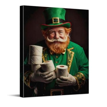Imagem de Decoração de parede de banheiro engraçada Dia de São Patrício, Leprechaun irlandês segurando pôster de papel higiênico, arte de parede em tela irlandesa, decoração de banheiro do dia de São Patrício