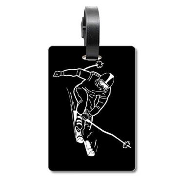 Imagem de Bolsa de viagem preta com estampa esportiva de inverno com etiqueta para cartão de bagagem