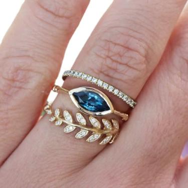 Imagem de Conjunto de anéis trio femininos Leaf Design, joia de pedra preciosa azul banhada a ouro, conjunto de 3 anéis empilháveis de ouro 14 K, presente empilhável elegante para ela tamanho 6