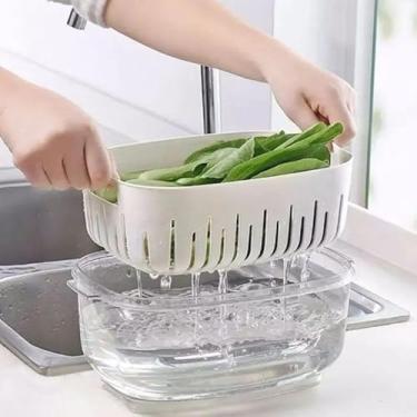 Imagem de Pote Escorredor Multiuso com Tampa Organizador de Alimentos com Base Coletora Transparente para Cozinha e Geladeira