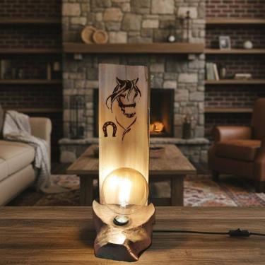 Imagem de Luminária Rústica de Mesa Pirografia Cavalo-Ferradura Bivolt
