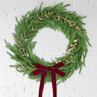 Imagem de Guirlanda de pinheiro Norfolk de Natal, guirlanda de Natal realista para porta da frente com folhas douradas e laços de veludo vermelho vintage, grinaldas de cedro de inverno de 34,8 cm para janelas