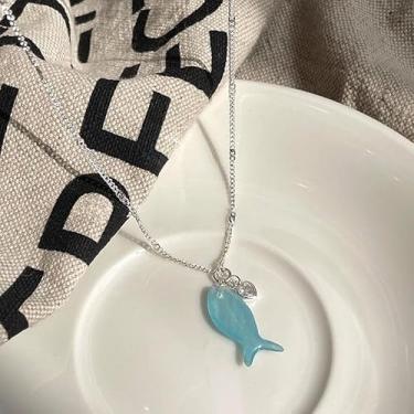 Imagem de Ofertas de liquidação estilo férias à beira-mar colar com pingente de peixe pérola colar legal e delicado, No size, Metal, Sem Pedra Preciosa