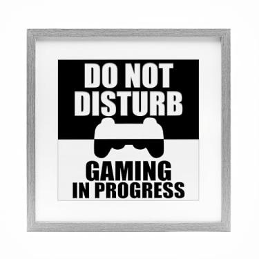 Imagem de Stupell Industries Do Not Disturb Minimal Gamer Birch Impressão Emoldurada sob Vidro, design por Kim Allen, 40,6 x 40,6 cm