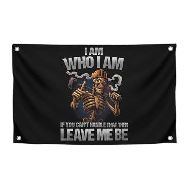 Imagem de Bandeira de esqueleto divertida de 9 x 1,5 m com citação "I Am Who I Am If You Can't Handle That Then Back Off" com quatro argolas de latão - Bandeiras legais de um lado para adolescentes - pôsteres