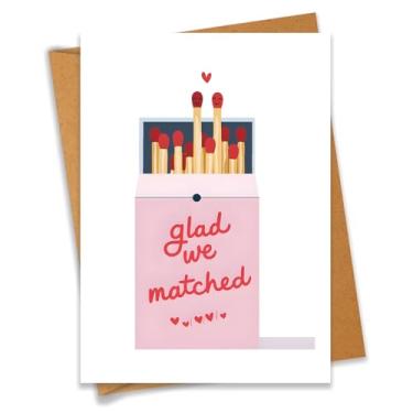 Imagem de PEONYNFOX Glad We Matched Dia dos Namorados aniversário adulto amor romântico presente para ela ele esposa marido namorada namorado noiva noivo - Tamanho 12 x 16 cm em branco dentro com envelope Kraft