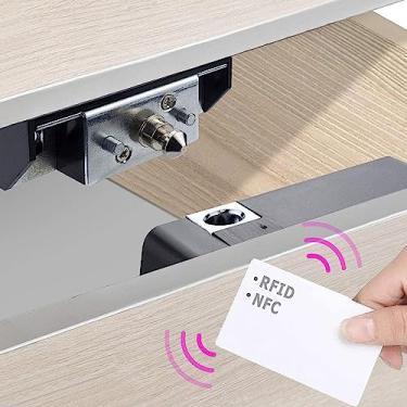 Imagem de Fechadura de armário RFID, fechaduras eletrônicas NFC inteligentes para gavetas, bloqueio de cartão oculto para armário de madeira e móveis de despensa (Android iOS)