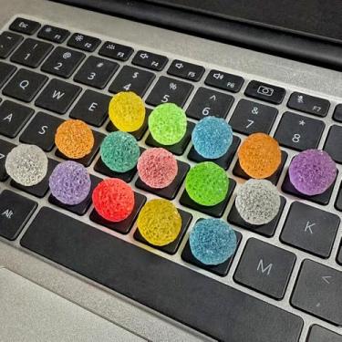 Imagem de Adesivos bonitos de teclado levantados para unhas longas, adesivo de teclado bola doce de resina para digitação confortável e jogos usando no laptop desktop, Kawaii Keycap Riser Presente de Natal