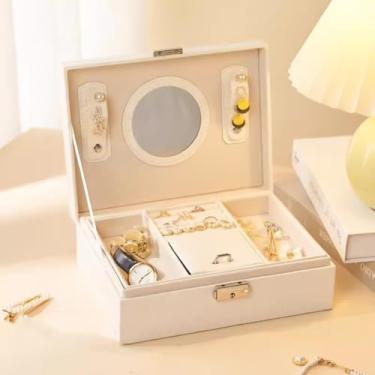 Imagem de Caixa de armazenamento de joias de camada dupla, organizador de couro com trava com compartimento oculto para colares, brincos, anéis e pulseiras – Porta-joias elegante e seguro