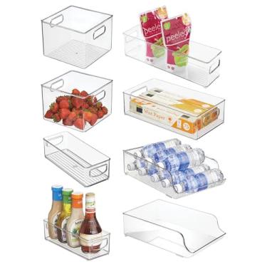 Imagem de Conjunto de caixas de armazenamento de geladeira iDesign – Inclui caixas com alças e suporte para garrafa de água, conjunto de 8, transparente