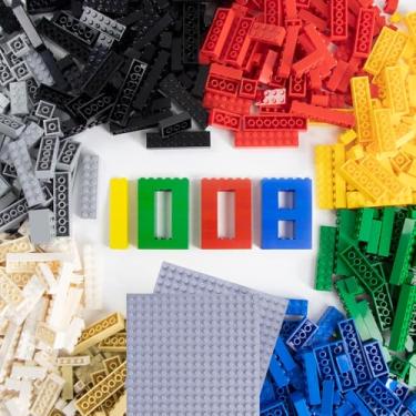 Imagem de Cabeeskii 1008 Pieces Classic Building Blocks Bulk with 2 Baseplates, Building Bricks in 7 Size and 8 Color, Compatible with All Major Bricks, for Kids & MOC Lovers