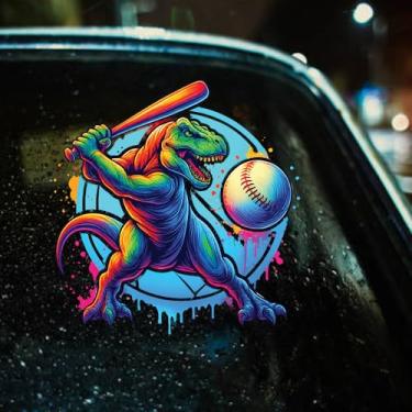 Imagem de Decalque de dinossauro de beisebol – 17,8 x 17,8 cm adesivo de vinil dinossauro engraçado com taco e bola – design de desenho animado esportivo colorido para janela de carro, laptop, parede – à prova