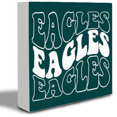 Imagem de IWXYI Green Eagles Wood Box Sign Desk Decor, Funny Eagles Wooden Block Box Decoração para Home Office Shelf Table Decor 5x5 polegadas, presentes para fãs de futebol