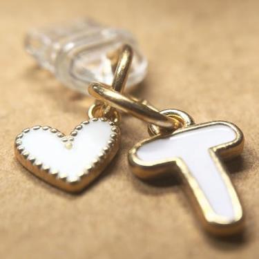 Imagem de 1 peça plugue de poeira tipo C letra branca, Kindle E-Reader acessório tipo C com coração letra T para amantes de livros, mulheres, mães, professores e amigos presentes (Branco T)