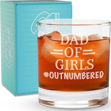 Imagem de Whiskey Gifts for Dad - Copo de uísque gravado "Dad of Girls" de 325 ml - Presente de Dia dos Pais, Presentes de Aniversário da Filha, Esposa ou Filho - Copo Bourbon para Pai - Vidro Old Fashion - 6 designs para escolher
