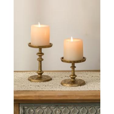 Imagem de NUPTIO Castiçais dourados para pilar: Castiçal de ferro fundido de latão antigo para pilares de 7 cm - Suporte de vela de metal pesado para decoração de mesa de festa de Natal