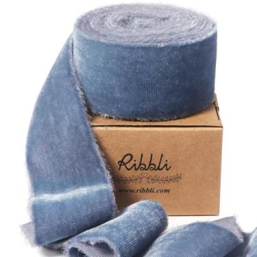 Imagem de Fita decorativa Ribbli Dusty Blue Velvet 3 jardas e 3,8 cm