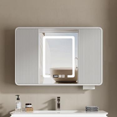 Imagem de Armário de espelho de LED montado na parede, armário de remédios inteligente moderno com recurso antiembaçamento, interruptor de toque e exibição de tempo, design de madeira maciça, porta deslizante e