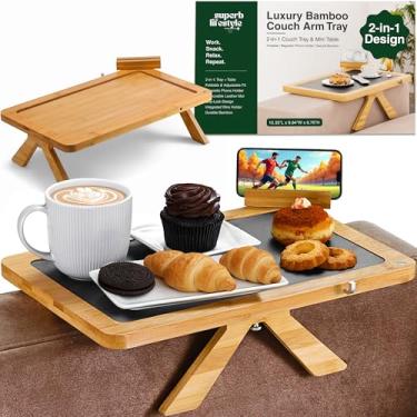 Imagem de Mesa de apoio de braço para sofá de bambu – Bandeja de braço de sofá 2 em 1/mini mesa (39 x 25 x 10 cm), pernas ajustáveis (até 22 cm), suporte giratório para telefone, suporte de arame, tapete