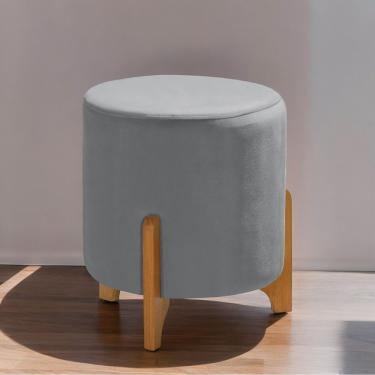 Imagem de Puff Banqueta Luxor Redondo Assento em Madeira Maciça com Revestimento em Veludo Cinza