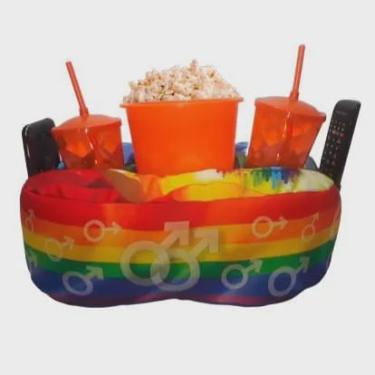 Imagem de Almofada Com Bolso Porta Pipoca Balde + Copos lgbtq Masculino
