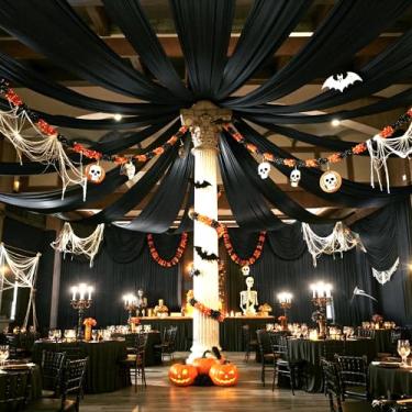 Imagem de PartyVillage Cortina de teto preta de 18,3 m x 12,2 m para festas de Halloween – 12 painéis sem vincos, cortinas drapeadas de barraca longa de 100 metros para casamento, aniversário e festas temáticas