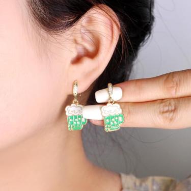 Imagem de Generic Brincos pendentes de caneca de cerveja cheia, verde/amarelo, para mulheres, alegre dia de São Patrício, joia da sorte, perfeita para formatura e aniversário YA5718, one size, Latão Liga de aço