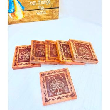 Imagem de Porta-copos de madeira da árvore da vida para bebidas Conjunto de madeira e suporte quadrado de chá - Essenciais de cozinha e sala de estar - Decoração elegante de mesa e mesa de café (porta-copos