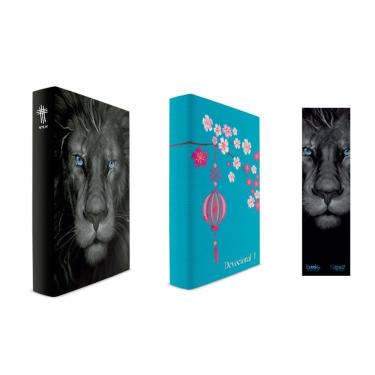 Imagem de Kit Leão Grafite - Bíblia Capa Dura NTLH + Devocional I Capa Azul Claro + Marca Página