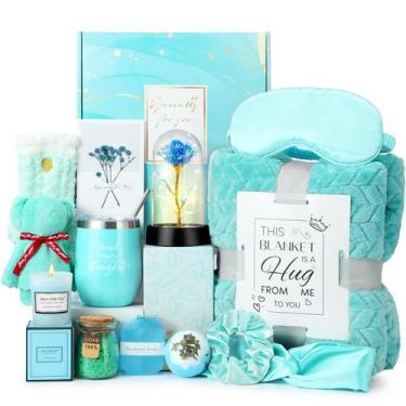 Imagem de Cestas de presentes HangerSpace Relaxing Spa com cobertor e rosa