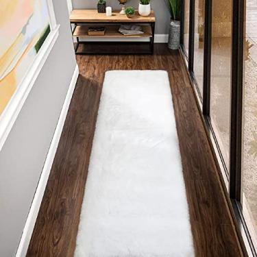 Imagem de ORINOVA Tapete branco fofo de pele felpuda de coelho sintético para sala de estar, lavável na máquina, tapete de corredor felpudo 2x8 para quarto, berçário, tapetes retangulares