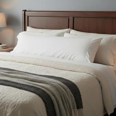 Imagem de Kit Travesseiro de Corpo Body Pillow 40x135cm + Capa com Ponto Palito, Toque de Pluma, Tecido 400 Fios, Zíper Prático – Confort Linens